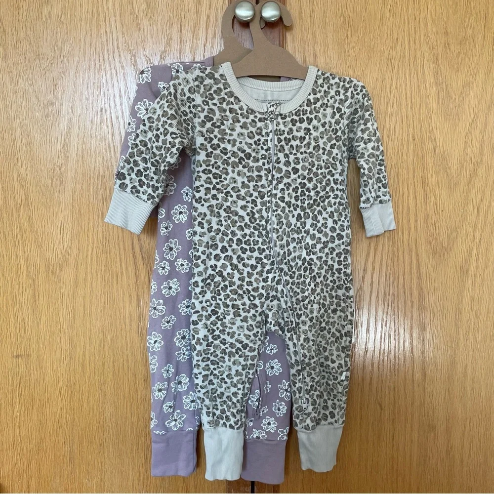 2 MakeMake Organic 2-way zip rompers — spotted and daisies - Picture 3 of 7